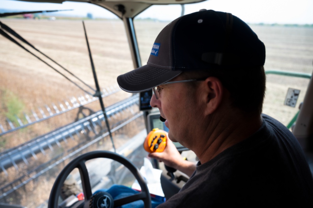 Jeff Jorgenson harvests soybeans at his Fremont County 