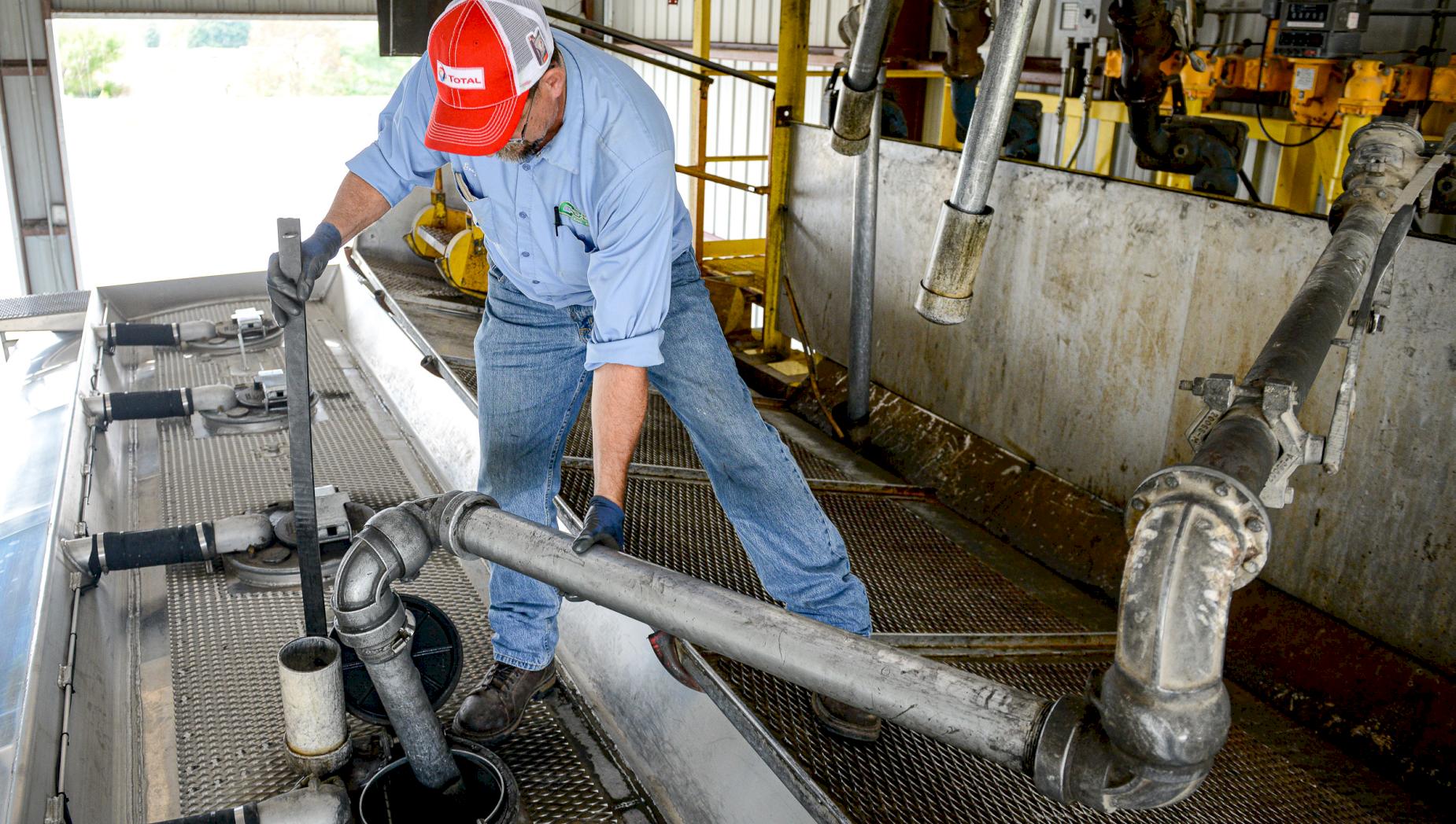 An employee of Cobb Oil Company in Washington fills a t