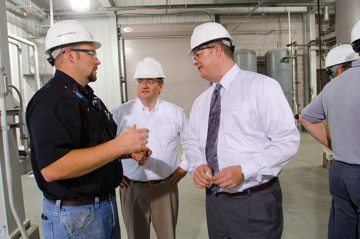 Kirk Leeds on facility tour Iowa Soybean Association CEO