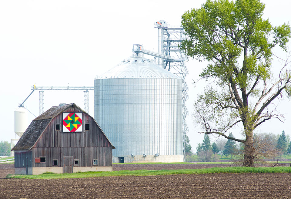 Barn and grain storage in Iowa