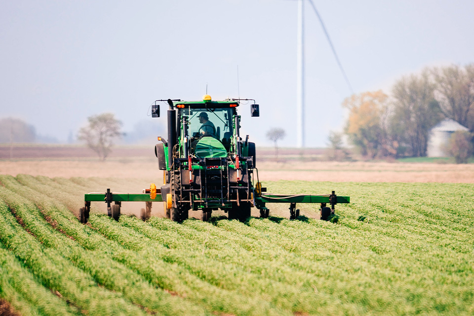 Tractor relaying cropping in Iowa