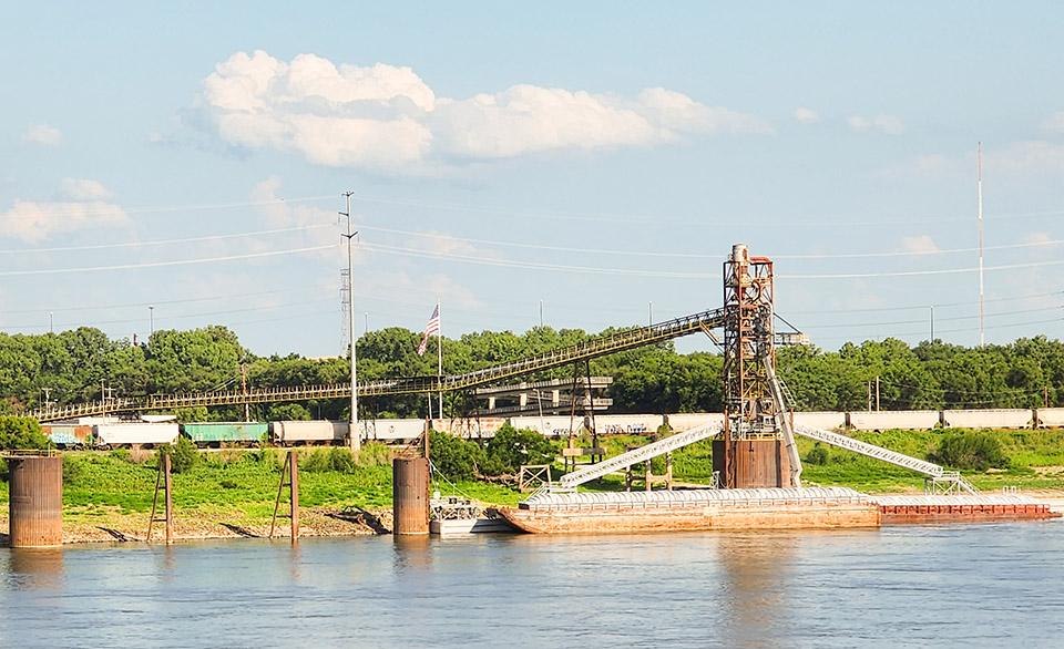 Transporting grain on the river