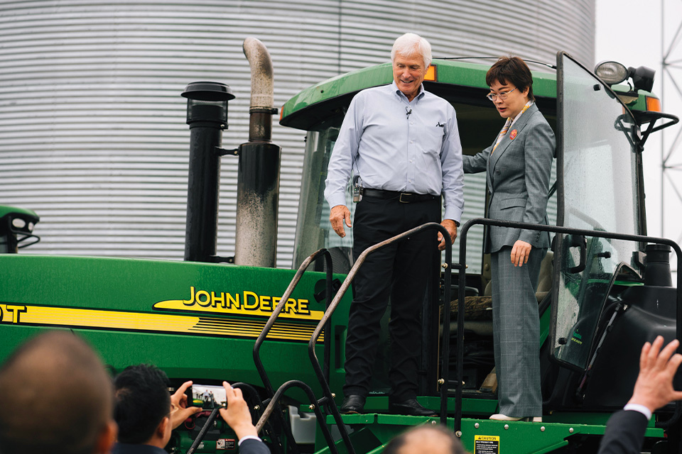 Kimberley Farm Visit Rick Kimberley and Jin Hui