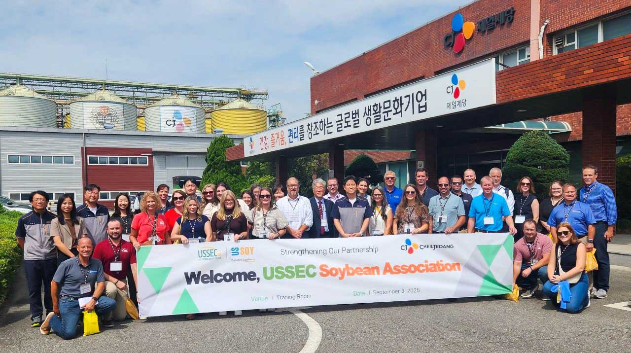 Korea's Largest Soybean Crusher Farmers holding sign outside CJ CheilJedang
