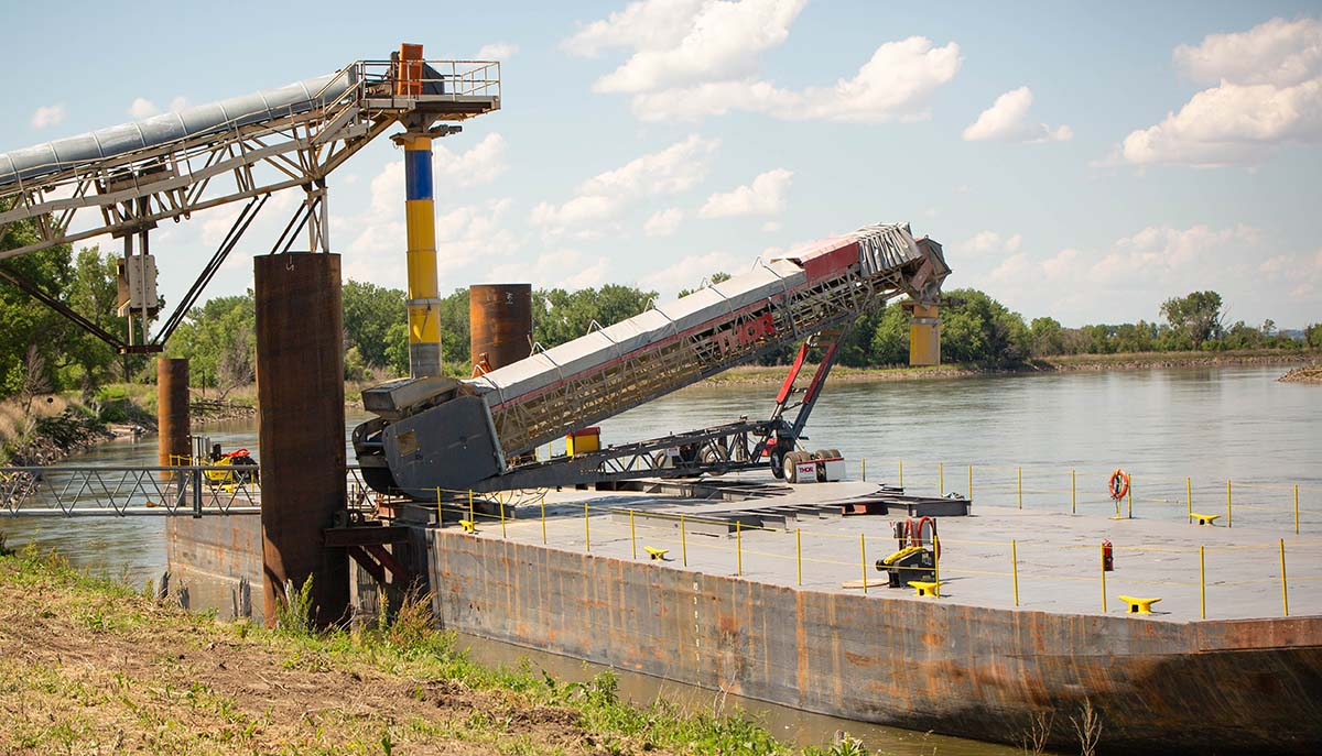 Barge with soybean loading capacity