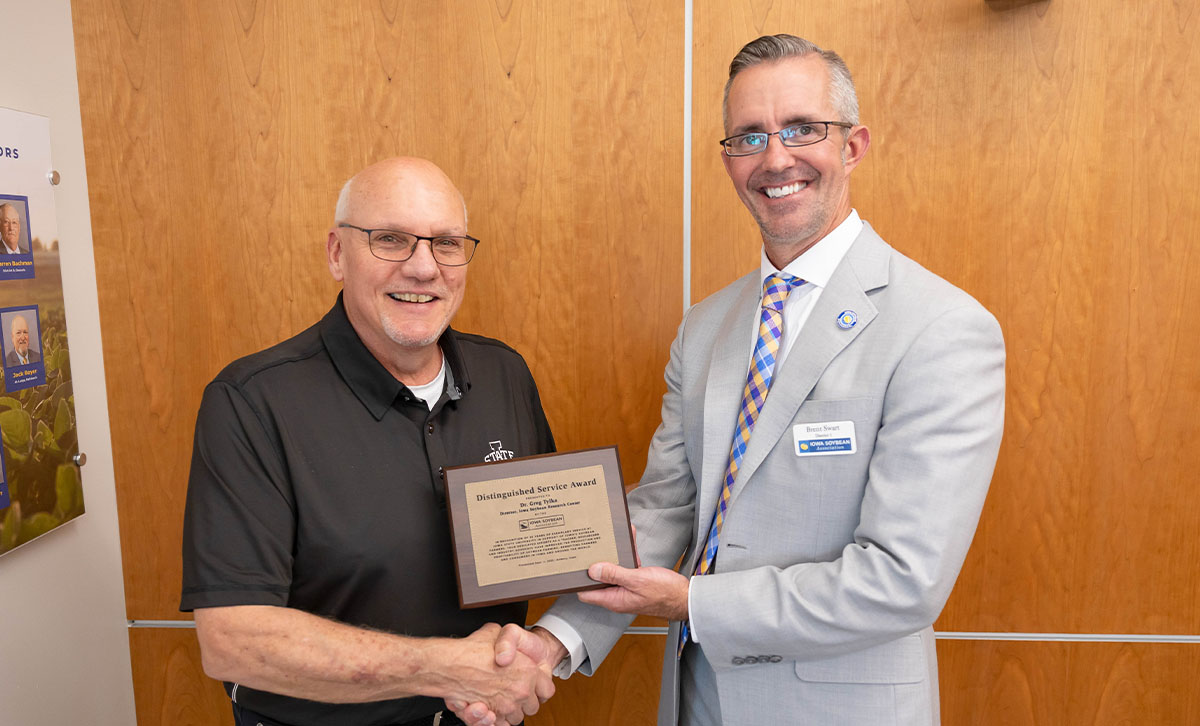 ISU researcher accepting an award
