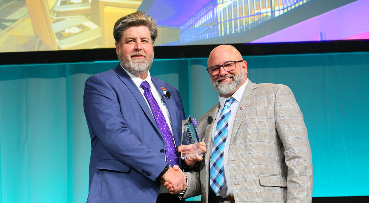Iowa farmer Dave Walton accepting an award