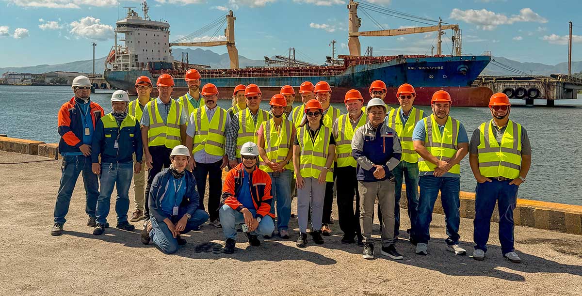 Soybean leaders visiting key soybean port